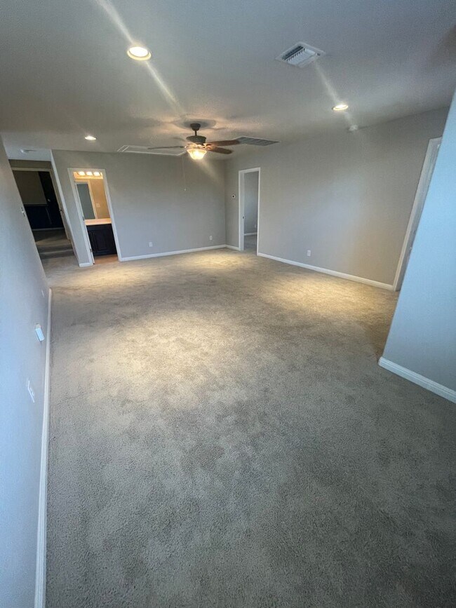 Building Photo - 22427 Carriage Bush