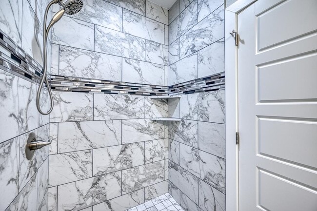 Building Photo - 1915 Willow