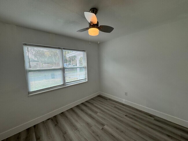 Building Photo - Recently Renovated 4/2 Home with Open Layout & Huge Backyard