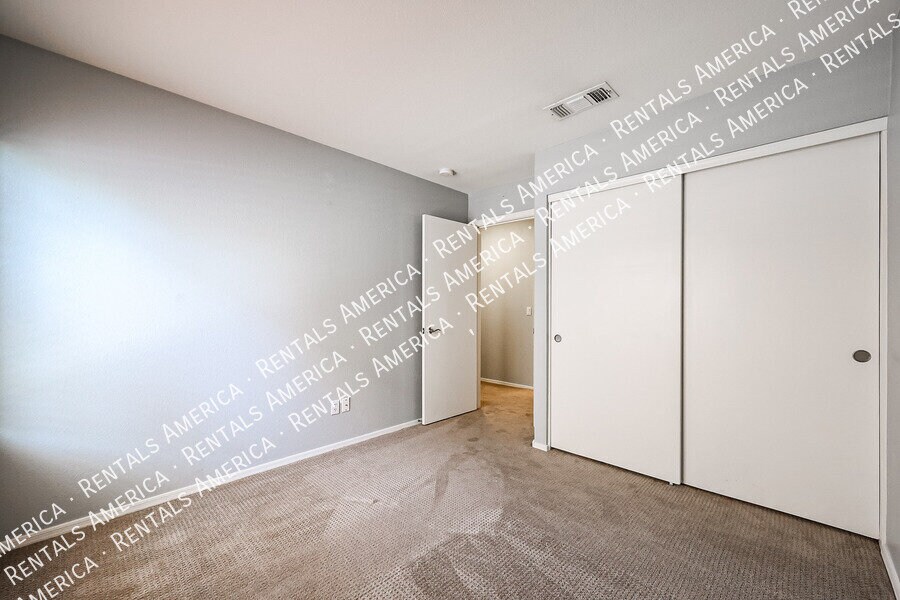 Building Photo - 7471 W Lone Cactus Dr