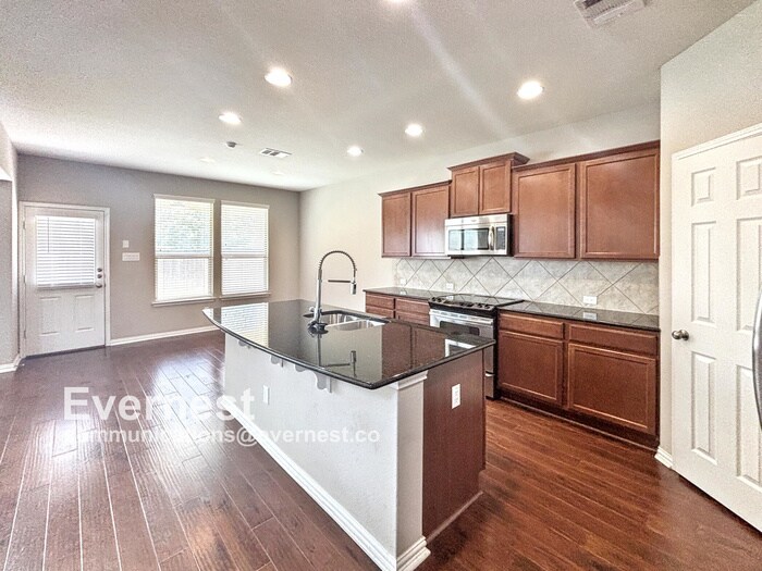Building Photo - 16005 Hampton Bliss Trce