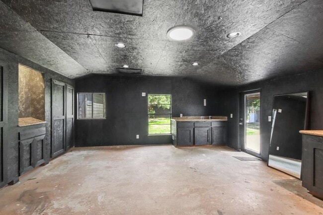 Building Photo - 222 Camp Lillie Rd