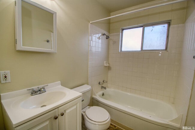 Building Photo - 511 Country Village Dr