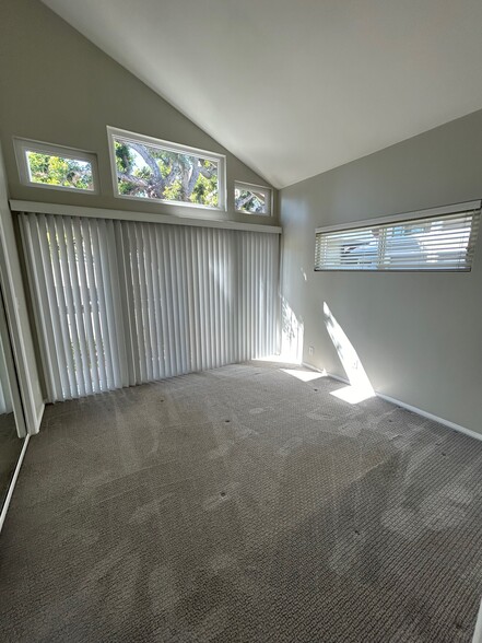 "Treehouse" bedroom with balcony - 3222 Morningside Dr