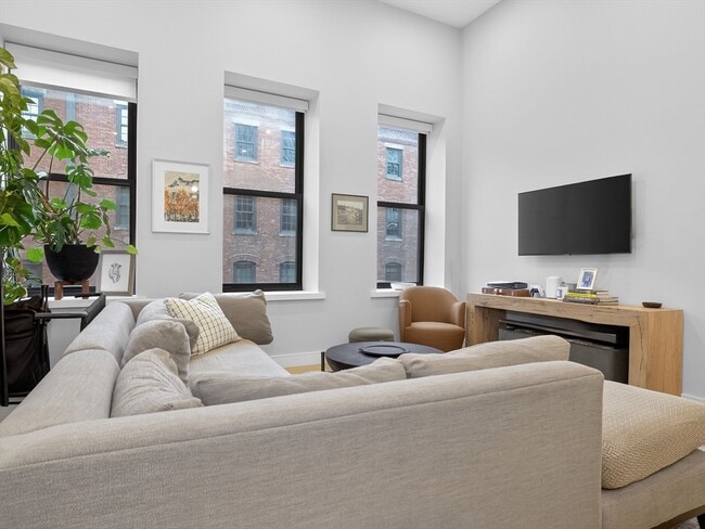 Building Photo - 355 Congress St