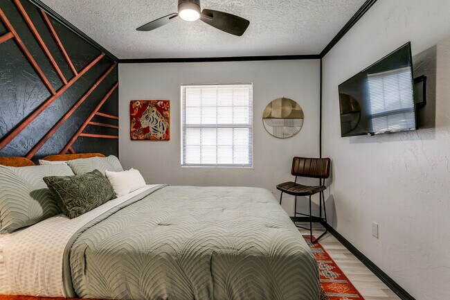 Building Photo - 1521 E Main St