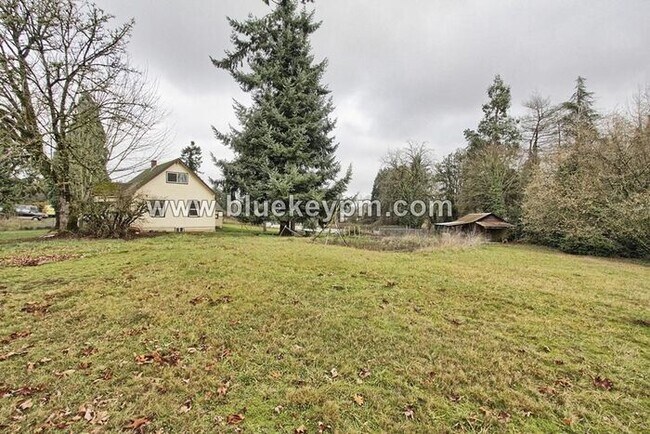 Building Photo - 9125 NE St Johns Rd