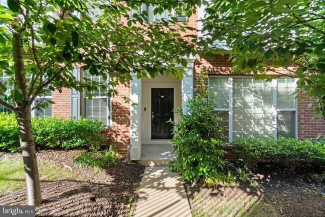 Building Photo - 2261 Kew Gardens Dr