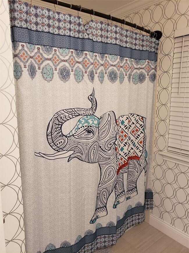 Building Photo - 128 Long Wood Ave