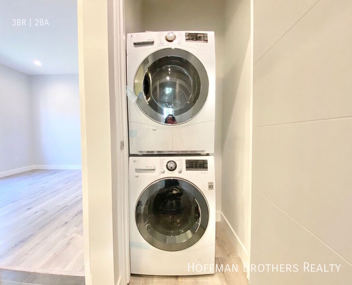 Building Photo - 330 N Spaulding Ave