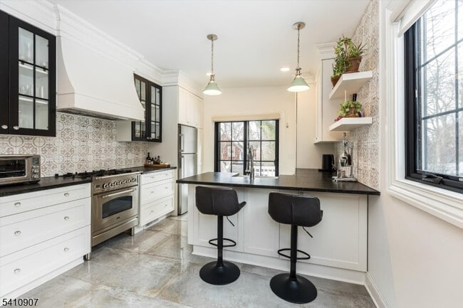 Building Photo - 11 Upper Mountain Ave