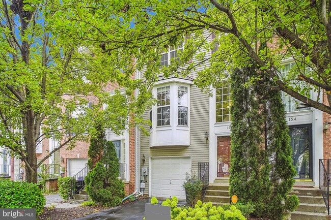 Building Photo - 152 Fieldstone Ct