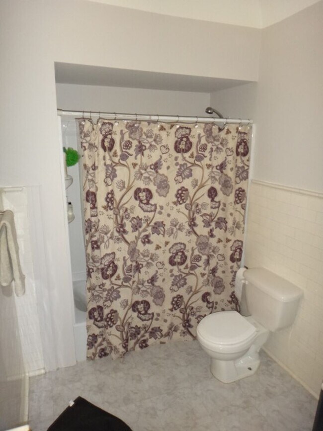 Building Photo - Original Master Suite in 1902 Mansion