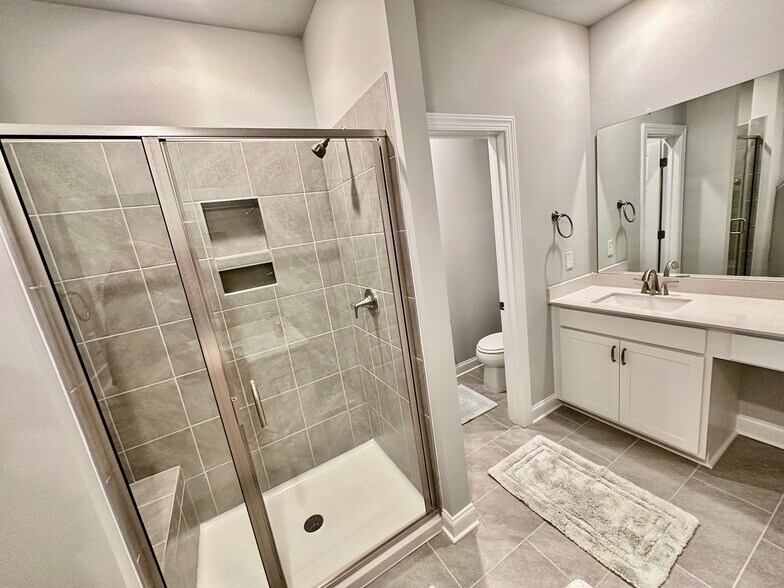 Primary Bath - 1253 S Blount St