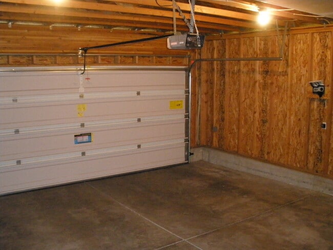 Building Photo - Must See!!!