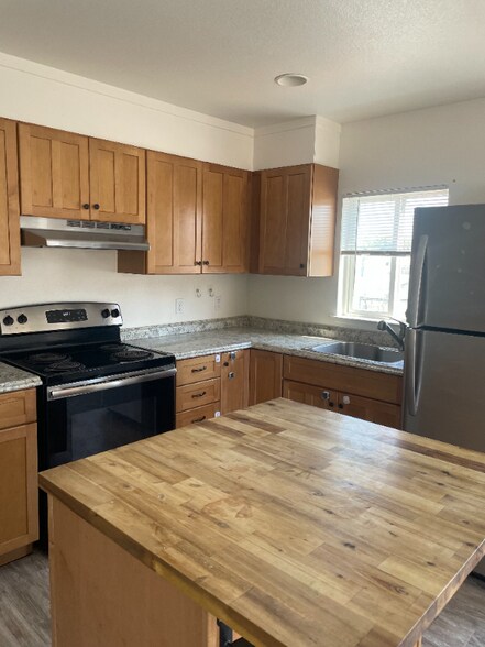 Primary Photo - 391 S Sanderson Way