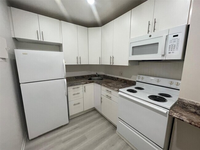 Building Photo - 2424 SE 17th St