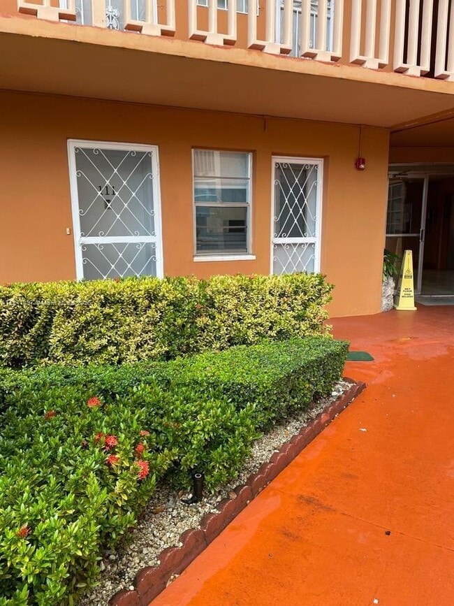 Primary Photo - 1591 NE Miami Gardens Dr
