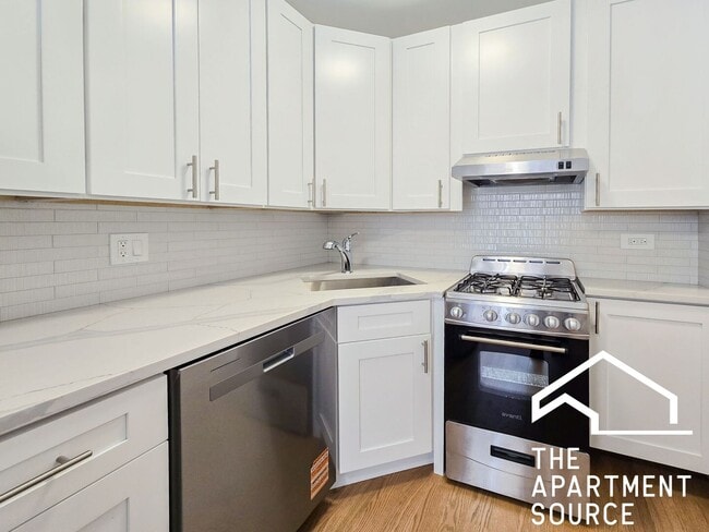 Primary Photo - 516 W Cornelia Ave