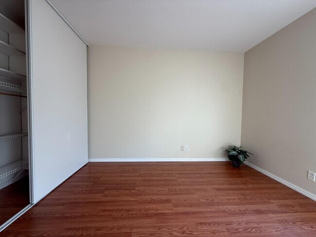 Building Photo - 976 De Soto Ln