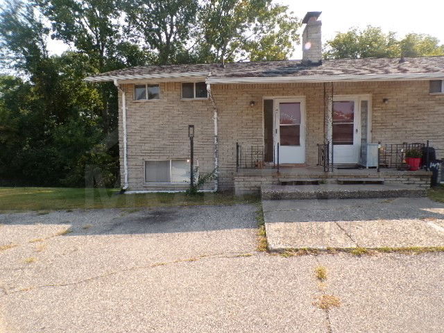 Primary Photo - 147 Huronview Ct