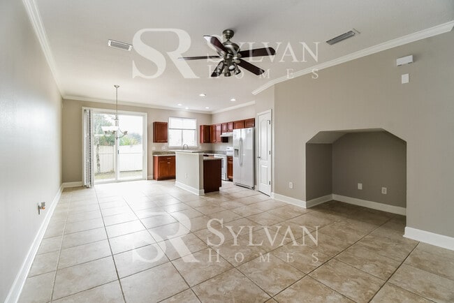 Building Photo - You'll love this well maintained townhouse!