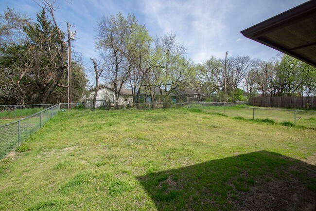 Building Photo - House For Lease in Denison -- 3 Bed/2 Bath