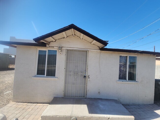 Building Photo - Downtown 3 bedroom