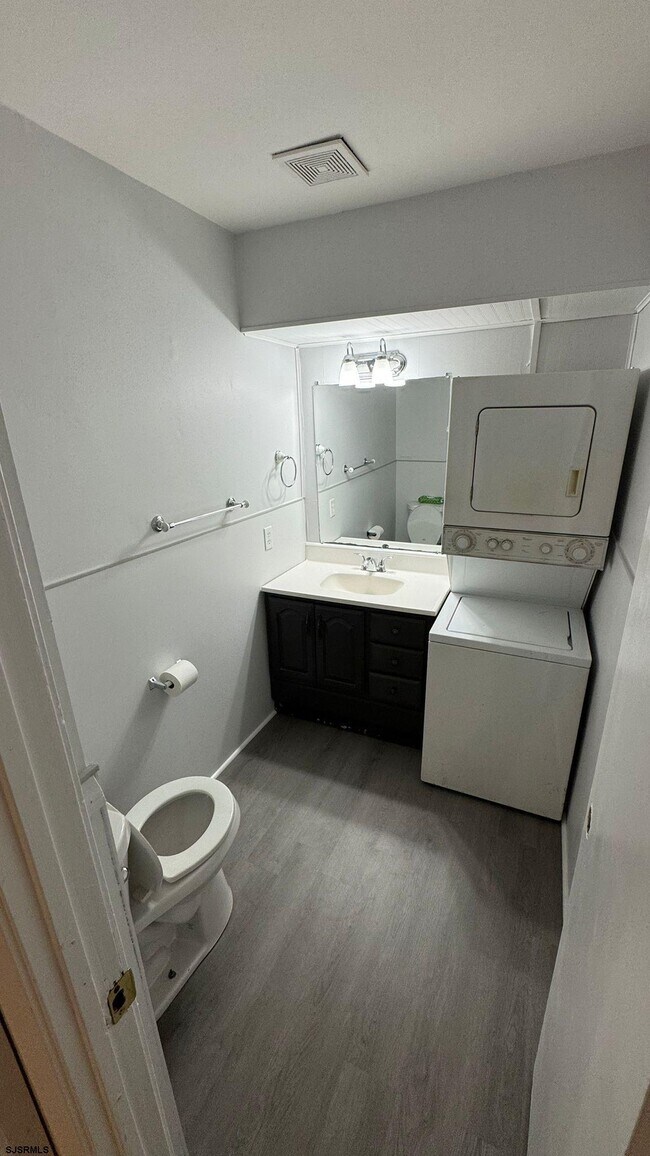 Building Photo - 2711 Evergreen Ct