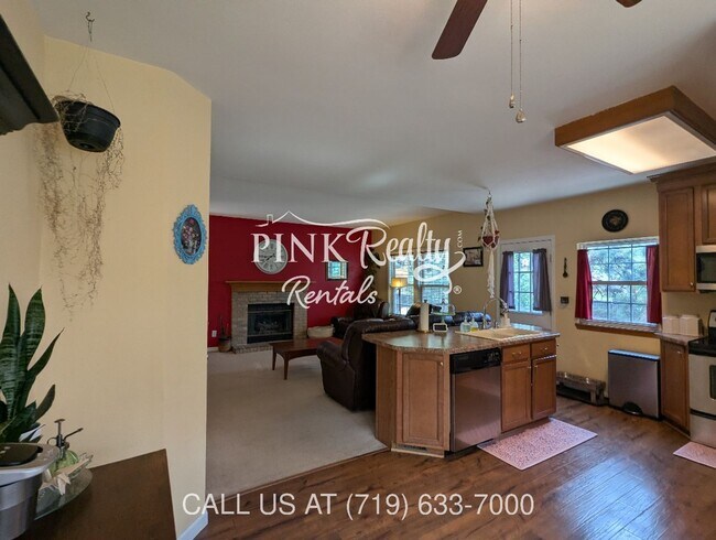 Building Photo - 8560 Avens Cir