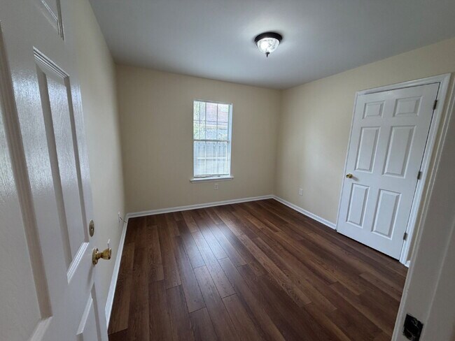 Building Photo - 920 Malibu Dr