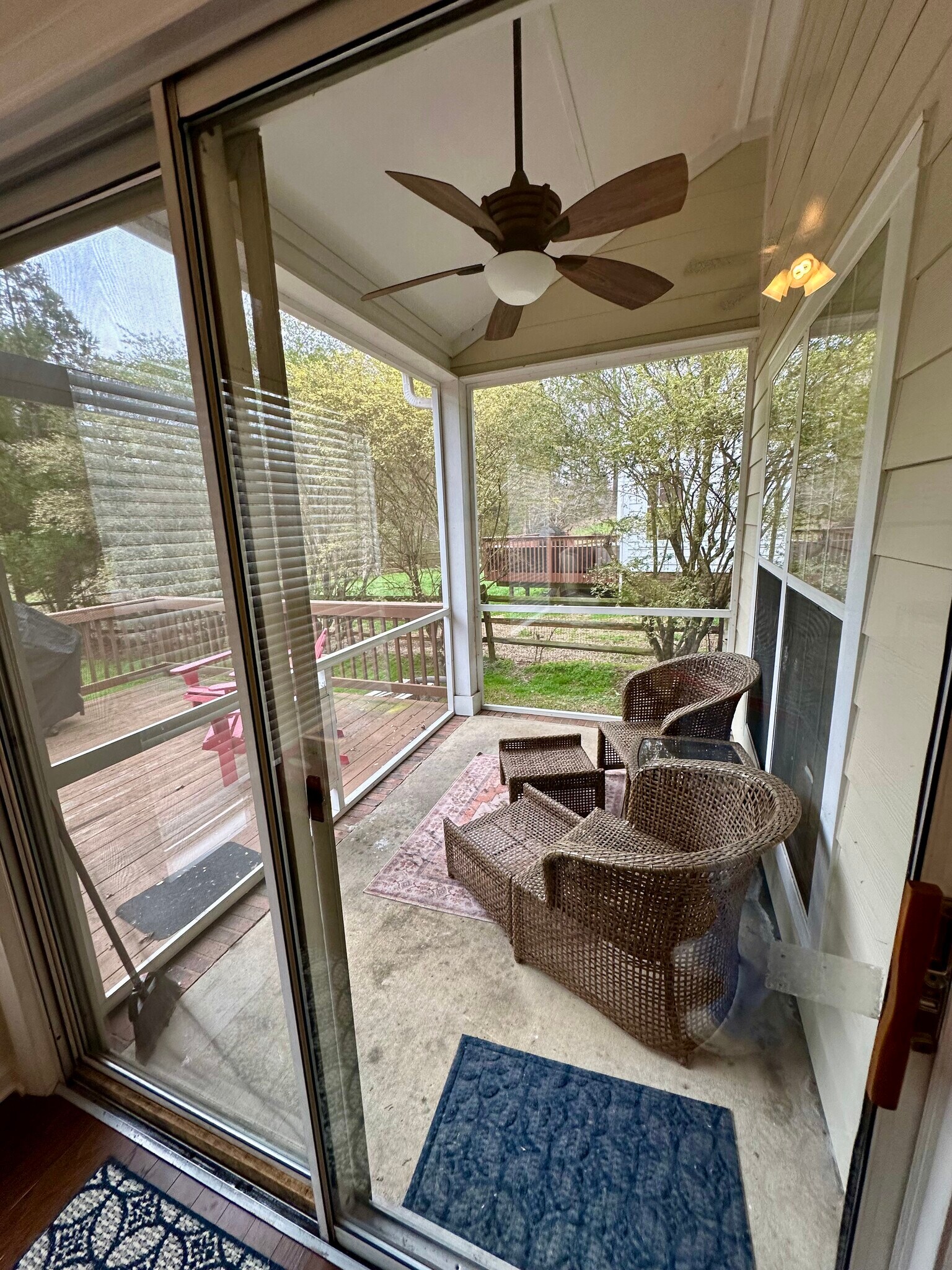 Screened in patio off of living room - 3201 Gulfstream Ct