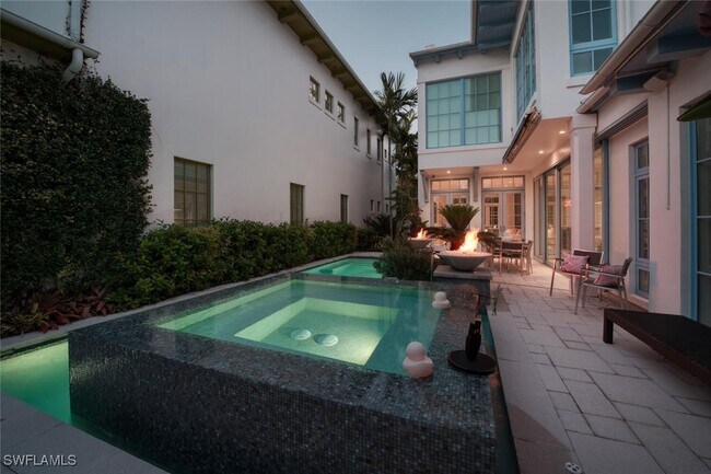 Building Photo - 982 9th Ave S