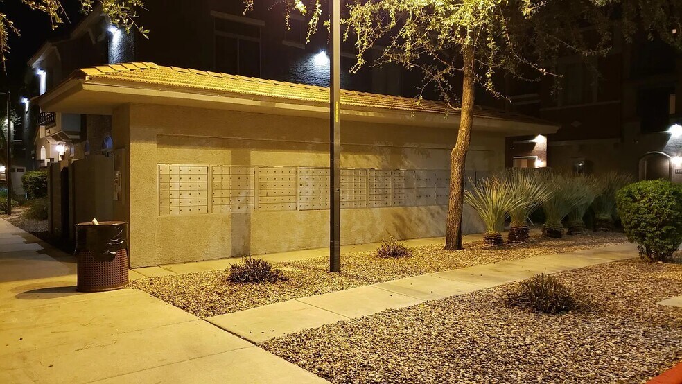 Building Photo - 280 S Evergreen Rd