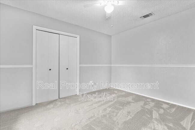 Building Photo - 8725 Irongate Dr