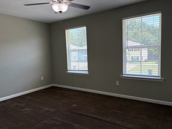 Building Photo - 2206 Cedarbrook Ct