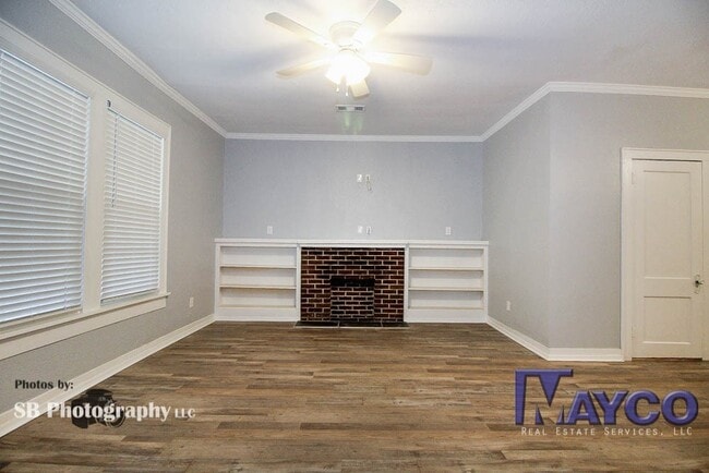 Building Photo - 3 bedroom 2 bath in Highland neighborhood,...