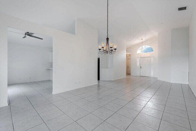 Building Photo - 1975 Oak Berry Cir