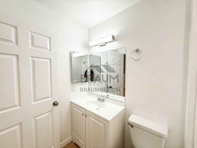 Building Photo - 5245 Riverton Ave