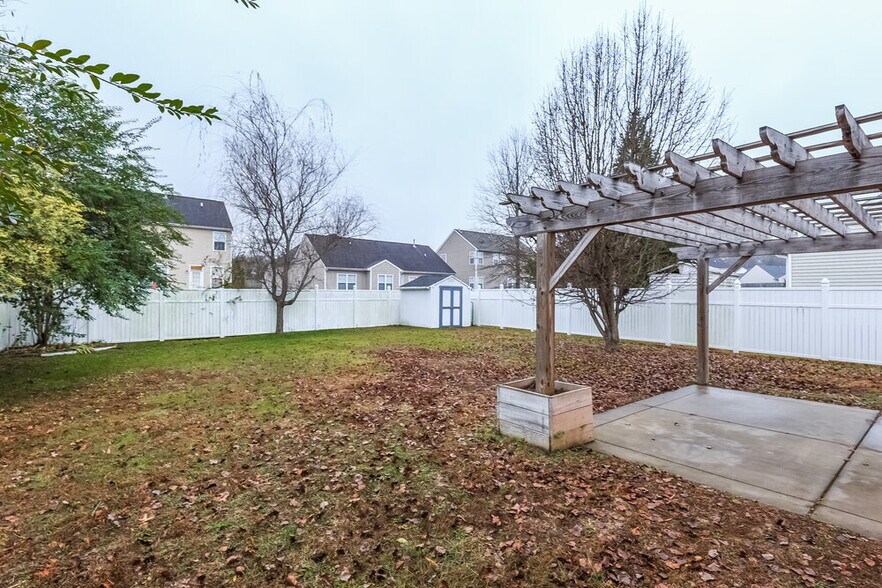 Building Photo - 15239 Pangborn Pl