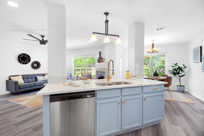 Building Photo - 2203 Lexfield Ln