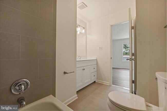 Building Photo - 2846 Schoolhouse Cir