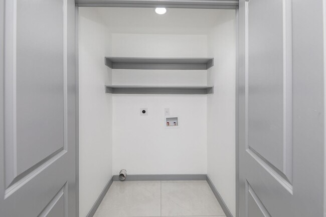 Building Photo - 1011 Emerald Valley Dr