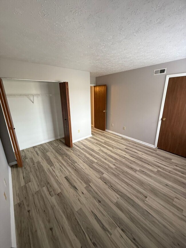 Building Photo - 2 bedroom condo available!