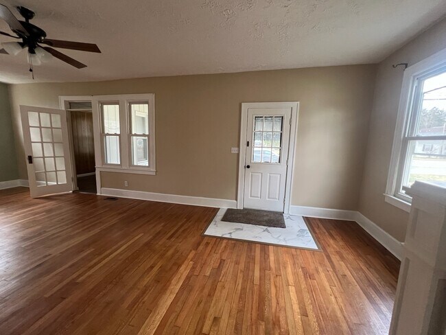 Building Photo - 1414 W Main St