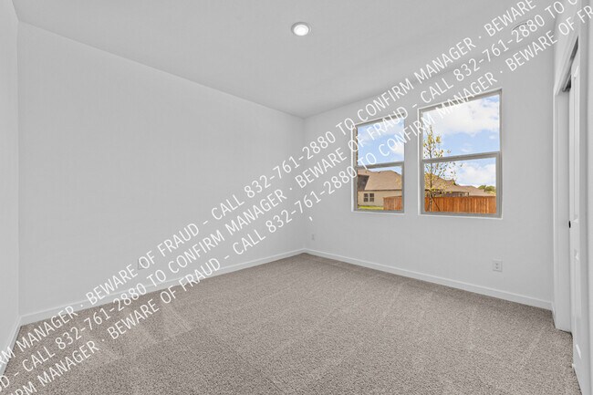 Building Photo - 2229 Maple Ridge Dr