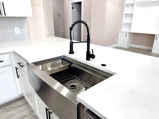 Building Photo - 210 Wickham Lakes Dr