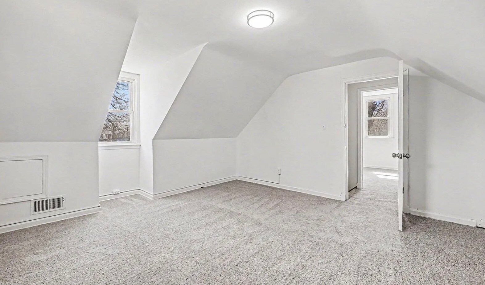 Building Photo - 4806 Hazelwood Ave