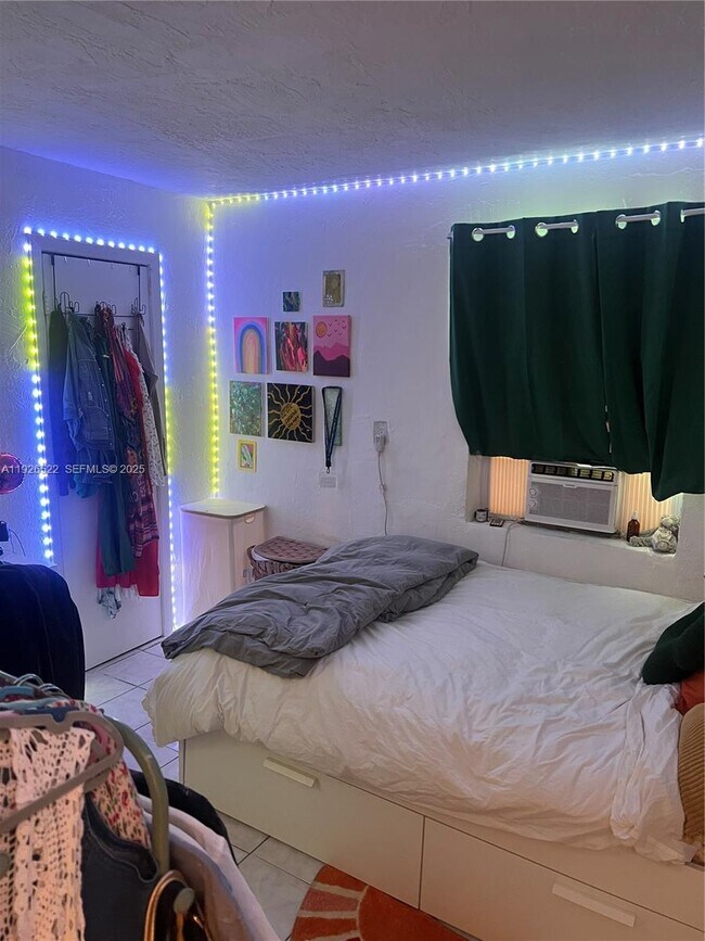 Building Photo - 106 NW 3rd St