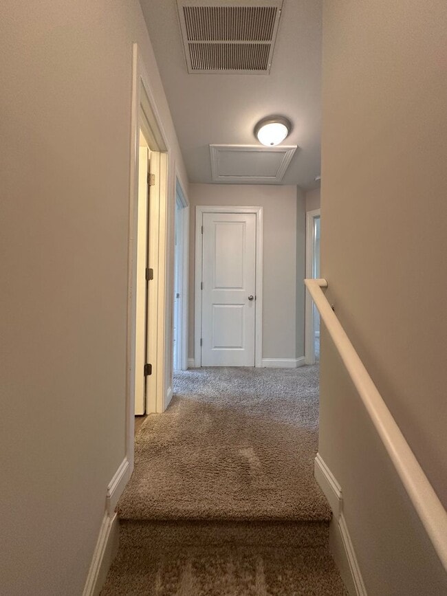 Building Photo - Modern 3BR/2.5BA Duplex – Perfect Location...